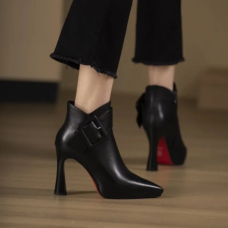 Sabrina | Damen Stiefeletten mit schmalem Absatz und spitzer Zehenpartie